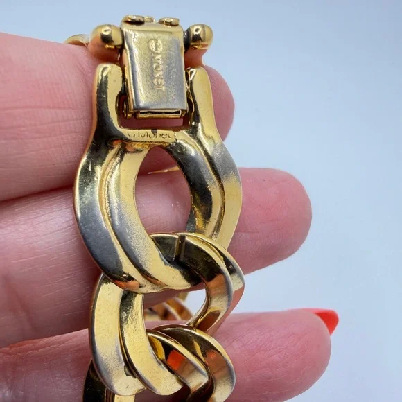 7" Vintage Monet Gold Tone double Twisted Link Bracelet w/ fold over clasp! - Picture 7 of 16
